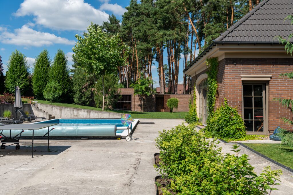 Construire un pool house à Vienne : guide complet avant de se lancer
